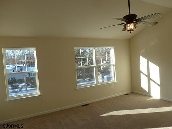 5th image of 302 S Yam Ave