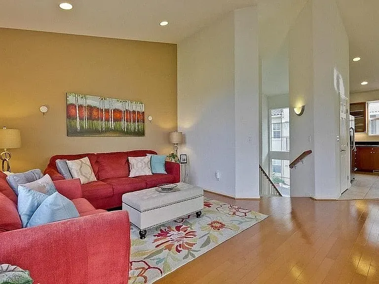 699 Alexandra Ct — Photo 9
