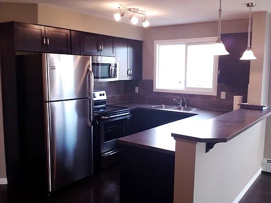 31 Country Village Mnr NE — Photo 2