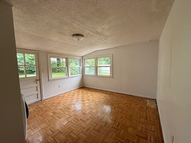 91 Green Manor Rd — Photo 13