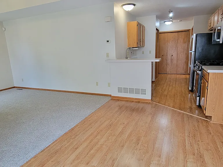 1055 S Fillmore Cir NE — Photo 11