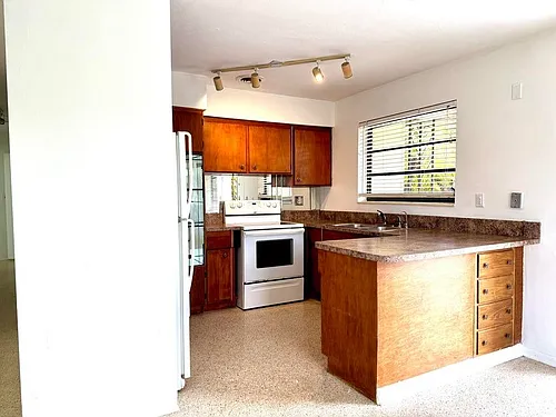 1121 NE 16th Ter Photo 1