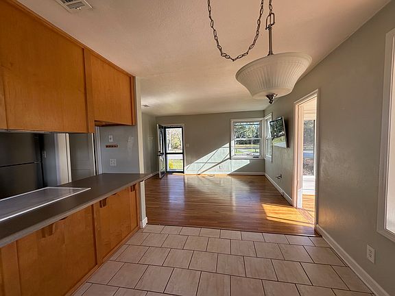 5th image of 515 SE Baublits Dr