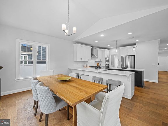 3rd image of 2728 Boswell Ave