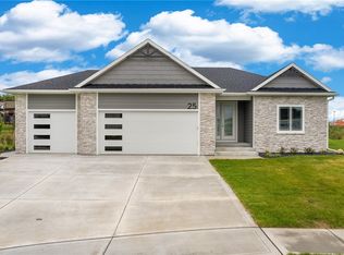 25 Ford Ln, Waukee, IA 50263