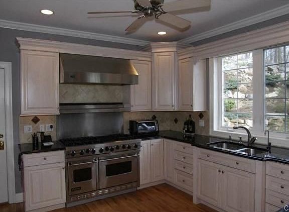 5th image of 41 Wesley Dr