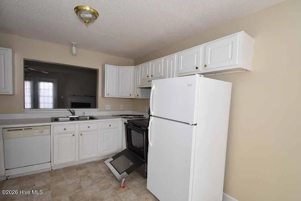 2 bed, 2.5 bath, $1,050 — Photo 2