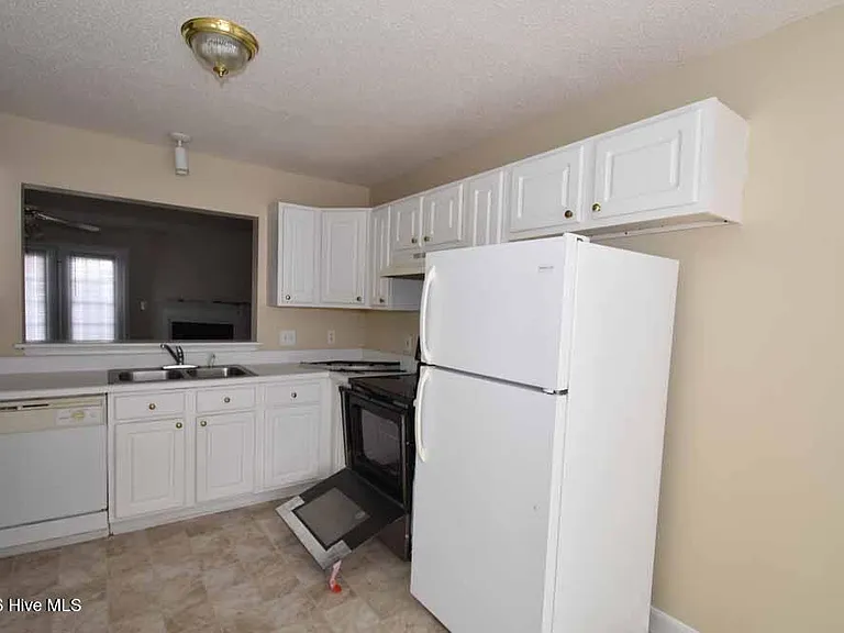 1231 Westridge Ct #A — Photo 2