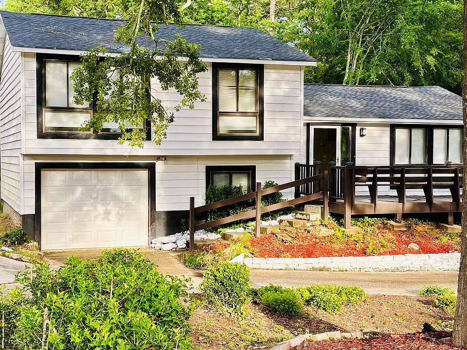 1st image of 121 Kings Ridge Dr