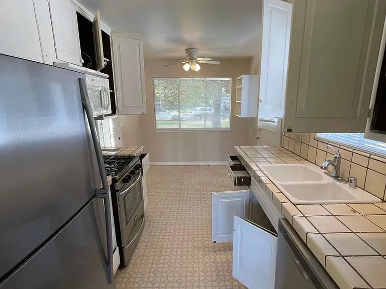 Kitchen- note that floors and counters were updated