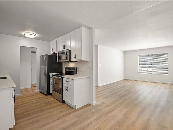 3rd image of 1523 Schiller St APT A