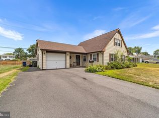 36 Holbrook Ln, Willingboro, NJ 08046