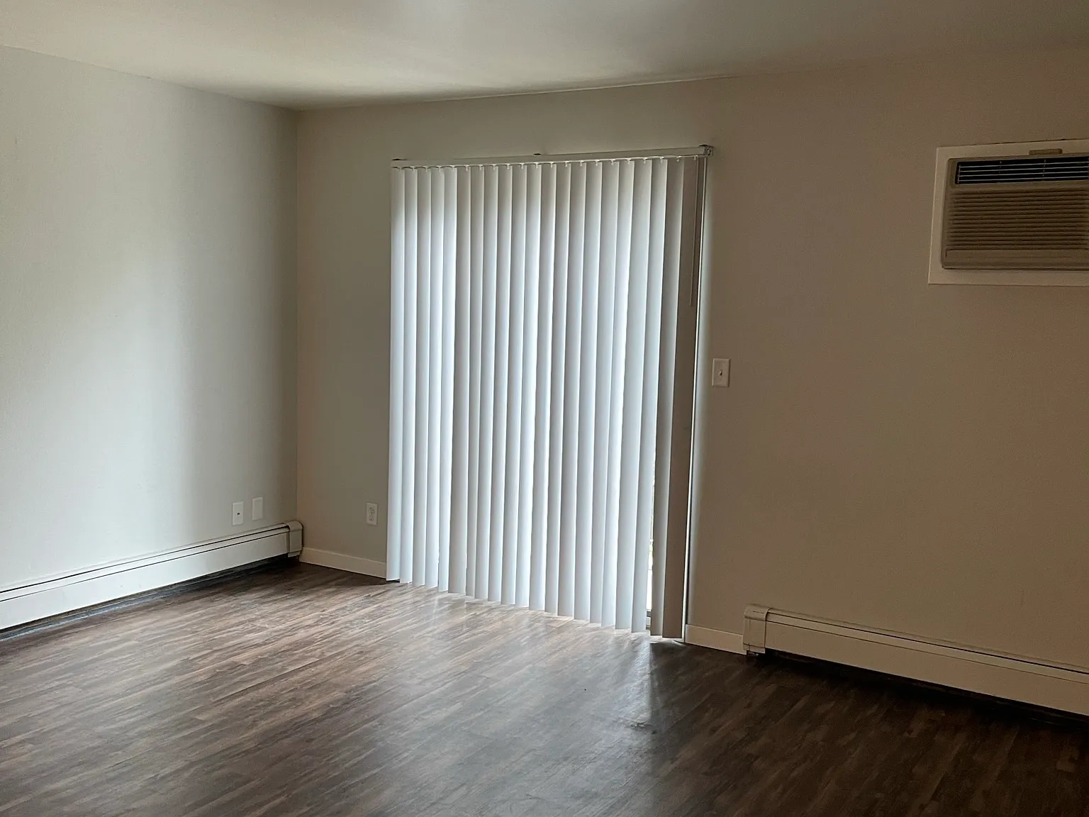 3 bed, $2,384 — Photo 4