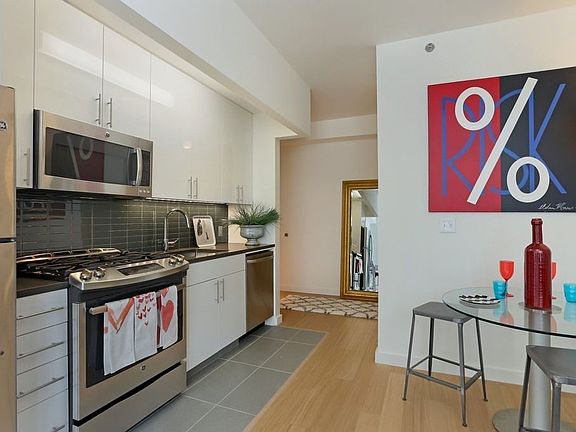 3rd image of 180 Myrtle Ave APT 2Q