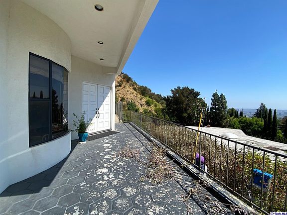 4th image of 2084 Mount Olympus Dr