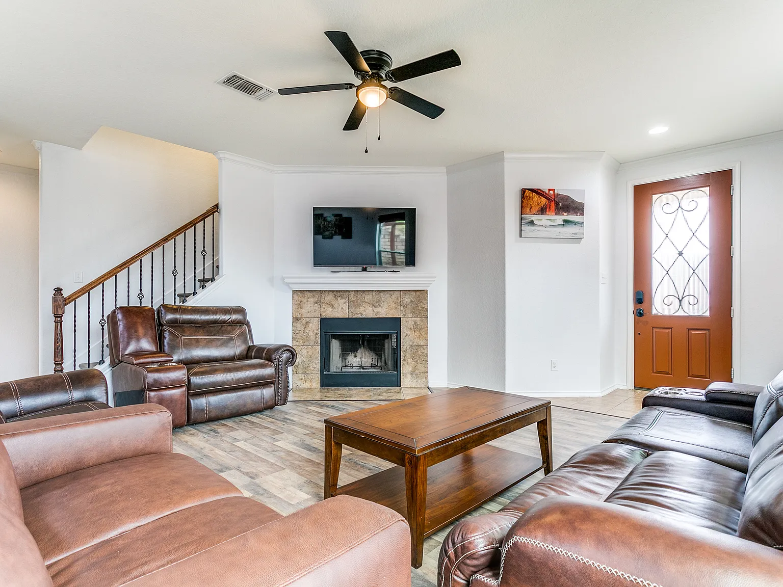 3 bed, 1909 sqft, $2,400 — Photo 4