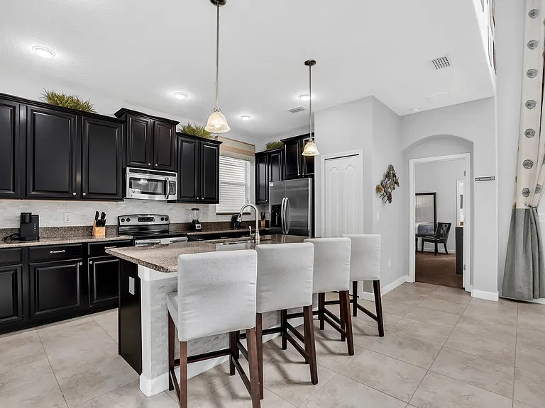 Majesty Palm Rd — Photo 15
