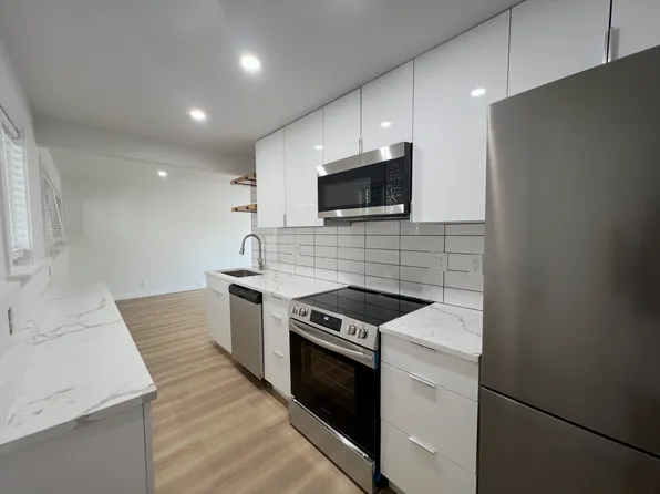 9215 Stone Ave N, Seattle, WA 98103