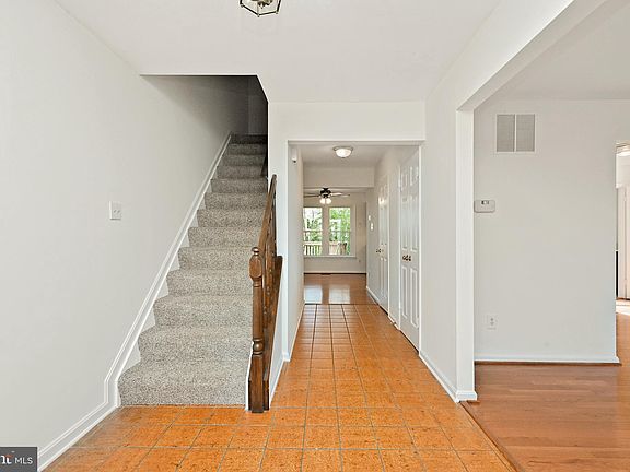 5th image of 9212 Lake Braddock Dr