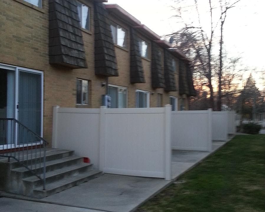 2nd image of 980 S Phillippi St