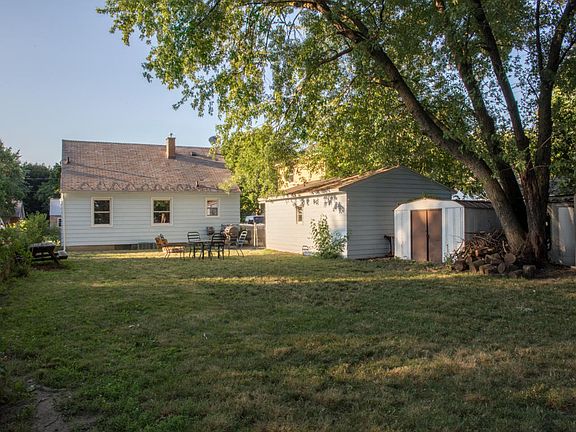 4th image of 300 Lemyra St SE