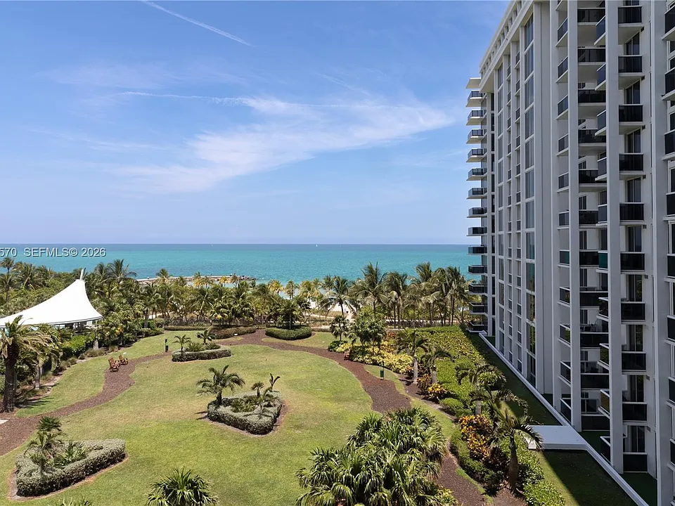 10275 Collins Ave #634