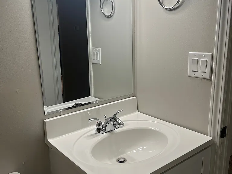 1133 Railroad Dr — Photo 9