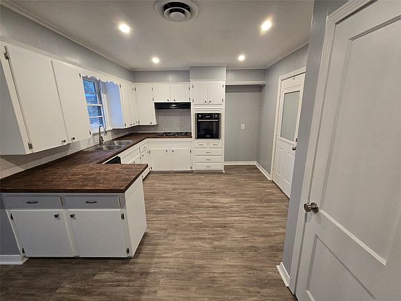3rd image of 233 Roma Dr