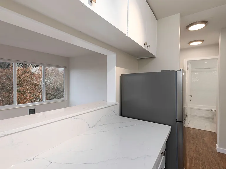 Cordova Apartments — Photo 12