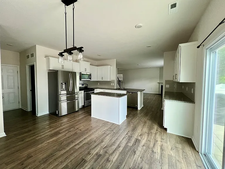 2020 Navarro Rd — Photo 5