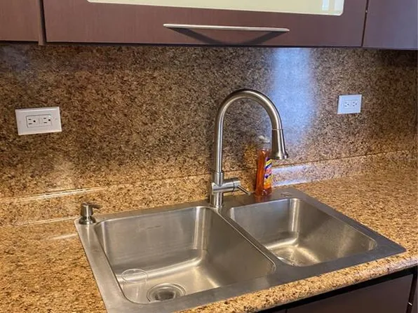 Calle Lillian As 24, Toa Baja, PR 00949