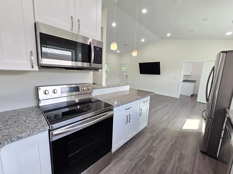 4966 Andrew Ave — Photo 9