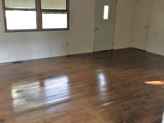 2nd image of 933 E 21st Ter