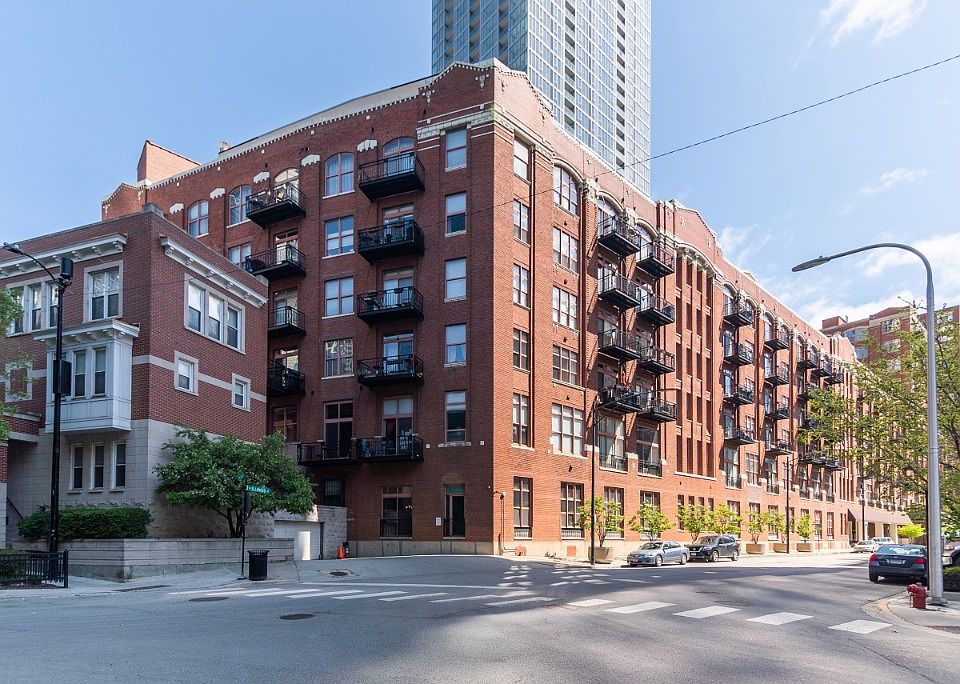 1st image of 360 W Illinois St APT 527