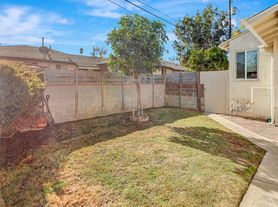 557 Rosemary Ln, Burbank, CA