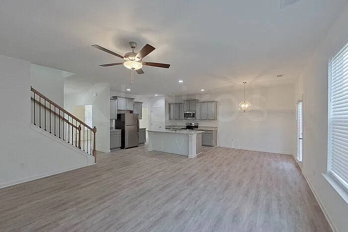 4 bed, 3.0 bath, 2517 sqft, $2,525 — Photo 3
