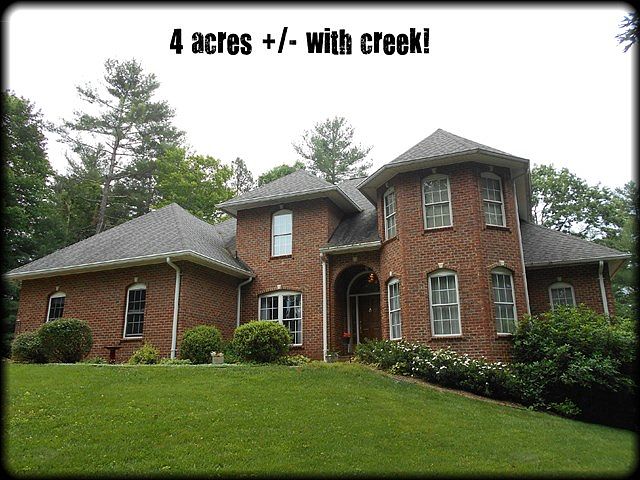 1st image of 128 Sweetbriar St