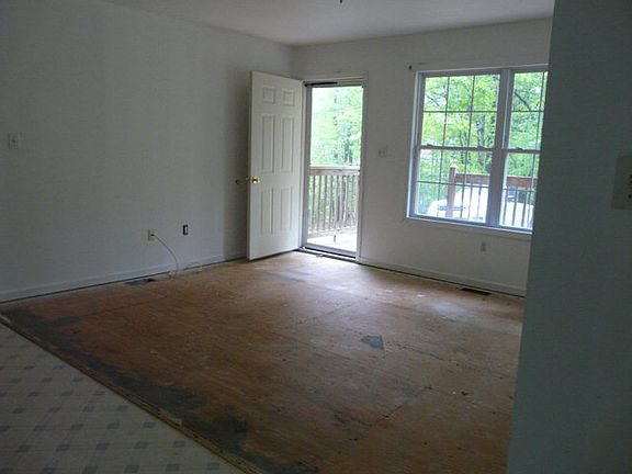 2nd image of 137 Knollwood St