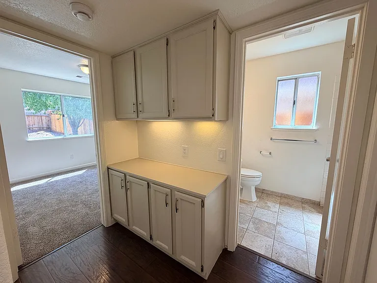 937 Neal St — Photo 14