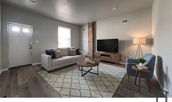 3 bed, $1,650 — Photo 2