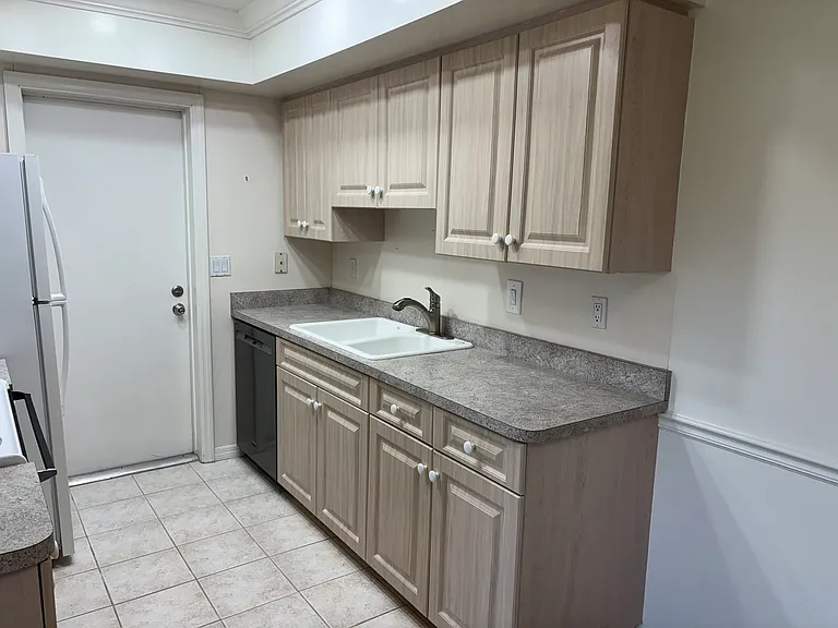 5800 Hollywood Blvd #326 — Photo 11