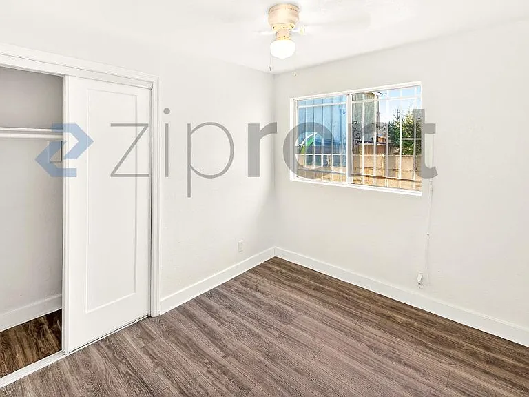 1737 E 108th St #1 — Photo 7