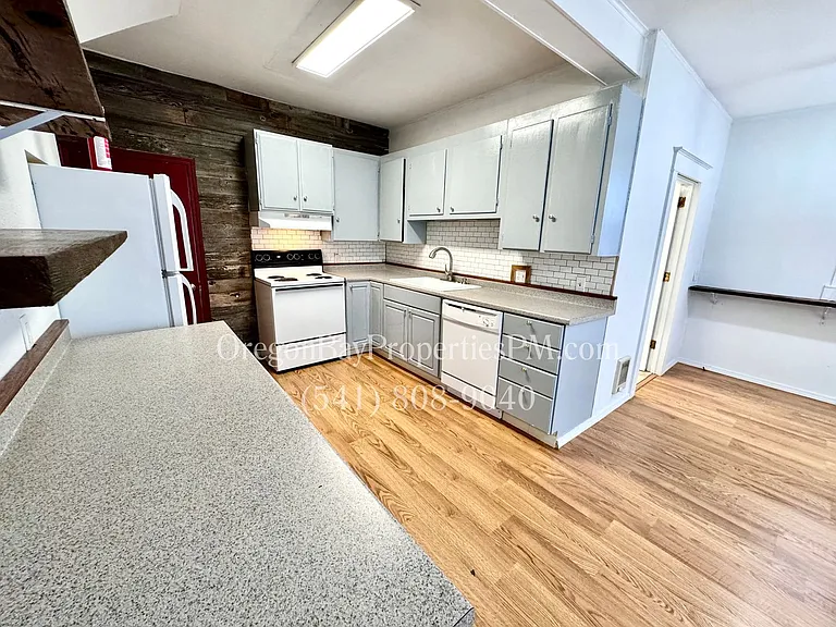 1596 McPherson St — Photo 6
