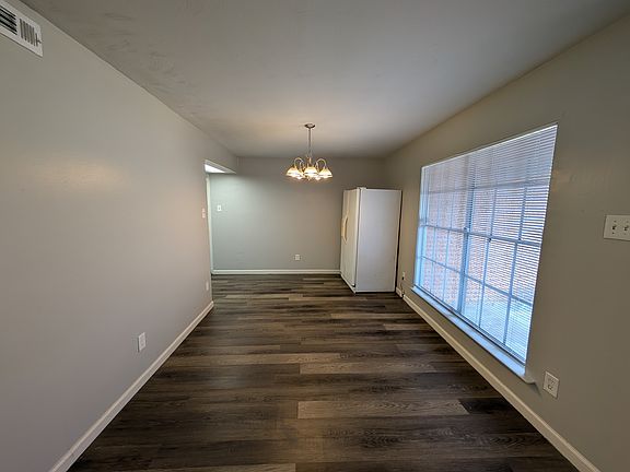 4th image of 818 Calvin Dr