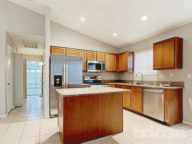 39964 W Sanders Way — Photo 4