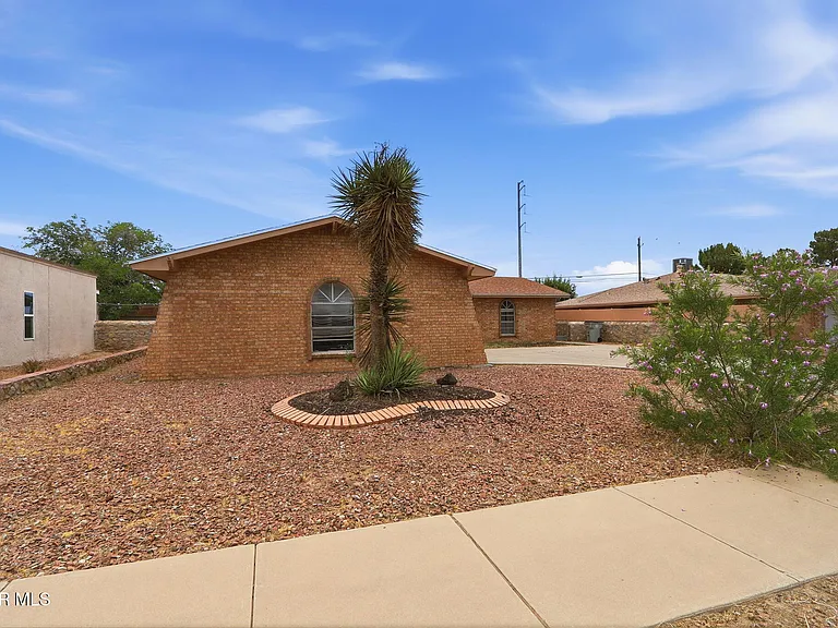 1610 Dale Douglas Dr — Photo 3