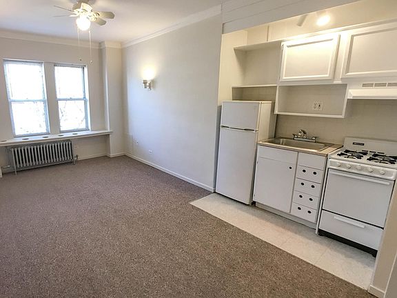 Studio 1 - Efficient kitchen with lots of storage.