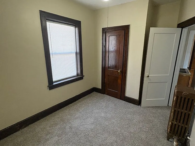 2464 Harney St — Photo 37