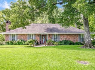 8576 Lake Park Dr, Denham Springs, LA 70726