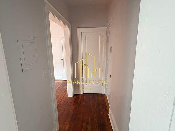 2nd image of 469-470 Elizabeth Ave #5011